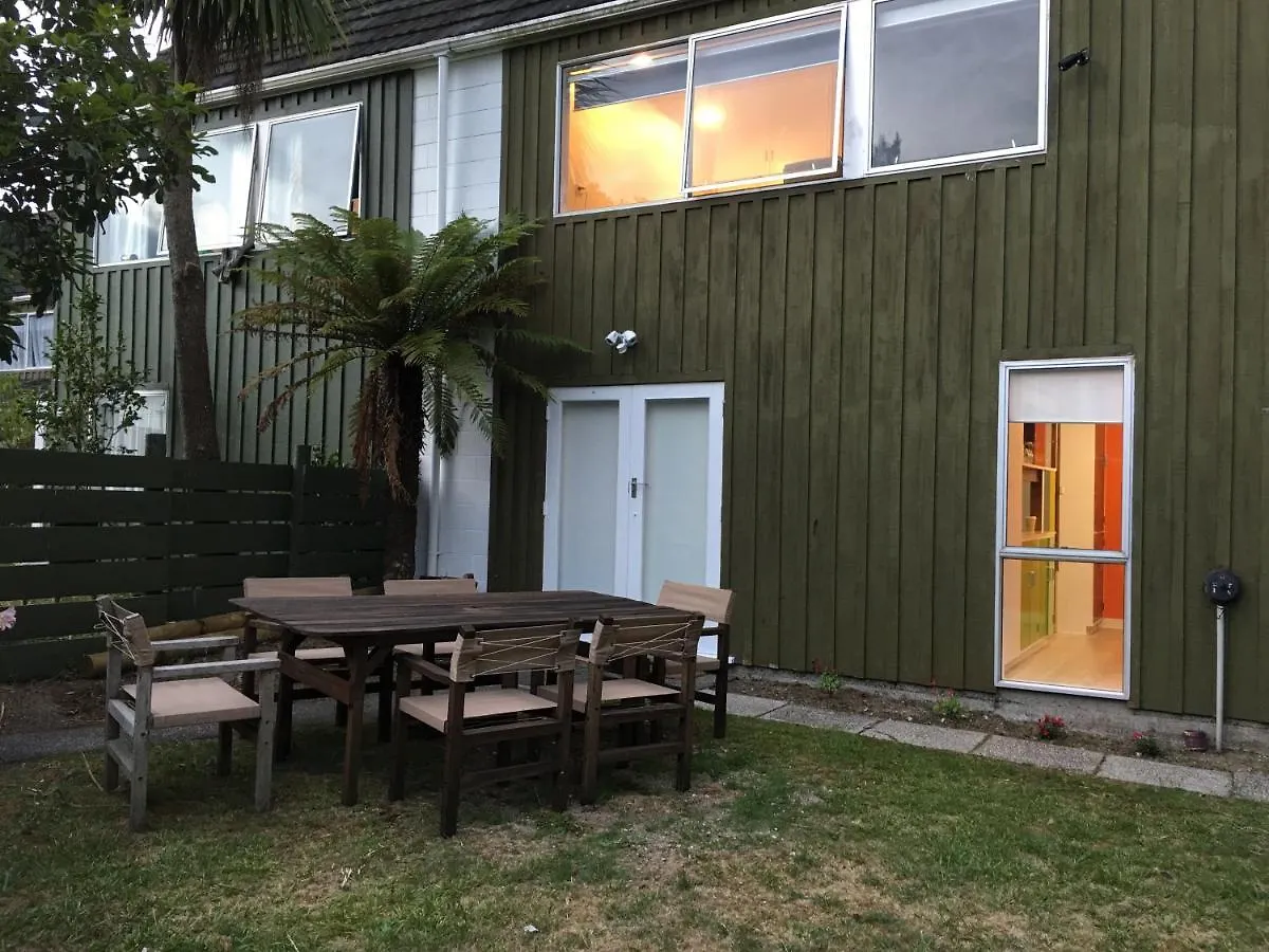 Water'S Edge City Retreat Rotorua Ferienhaus